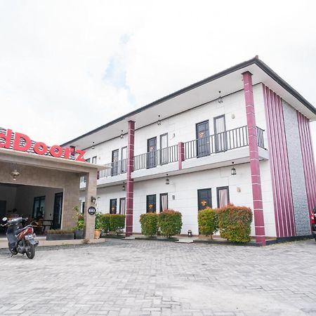 Reddoorz @ Wisma Pangrango Palangkaraya Exterior foto